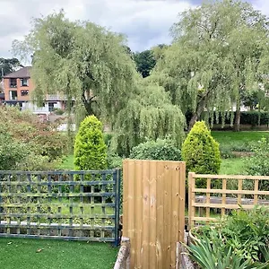  Holiday home Modern 3 Bedroom In Coy Pond,